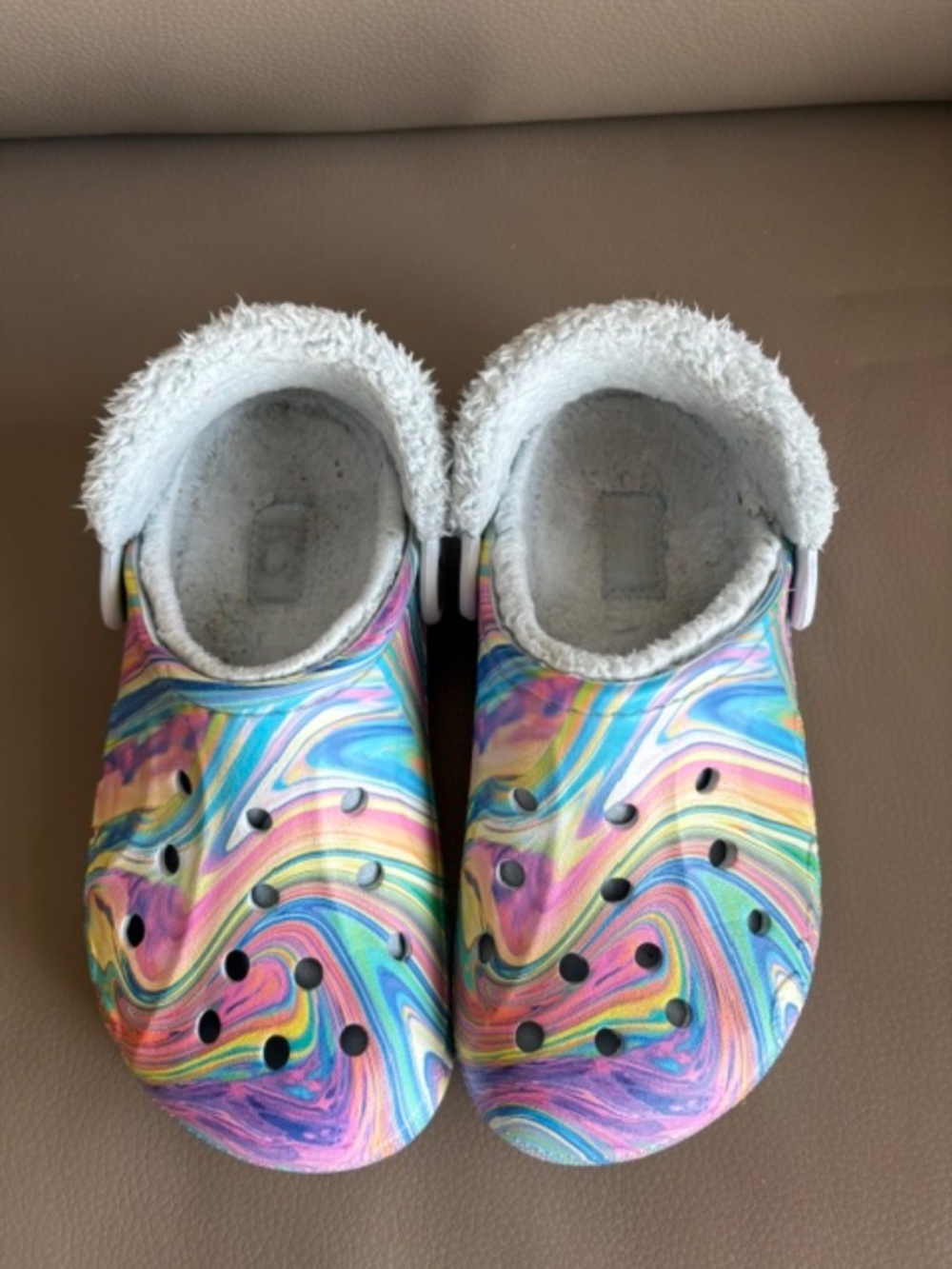 CROCS Classic W sz 6 Out Of This World Swirl Pastel Tie Dye Rainbow fuzzy lined